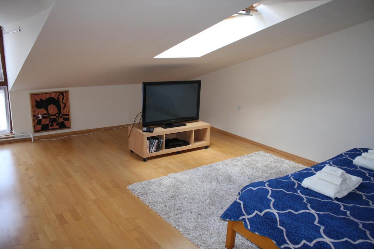 Renmir Apartment โปปรัด ภายนอก รูปภาพ