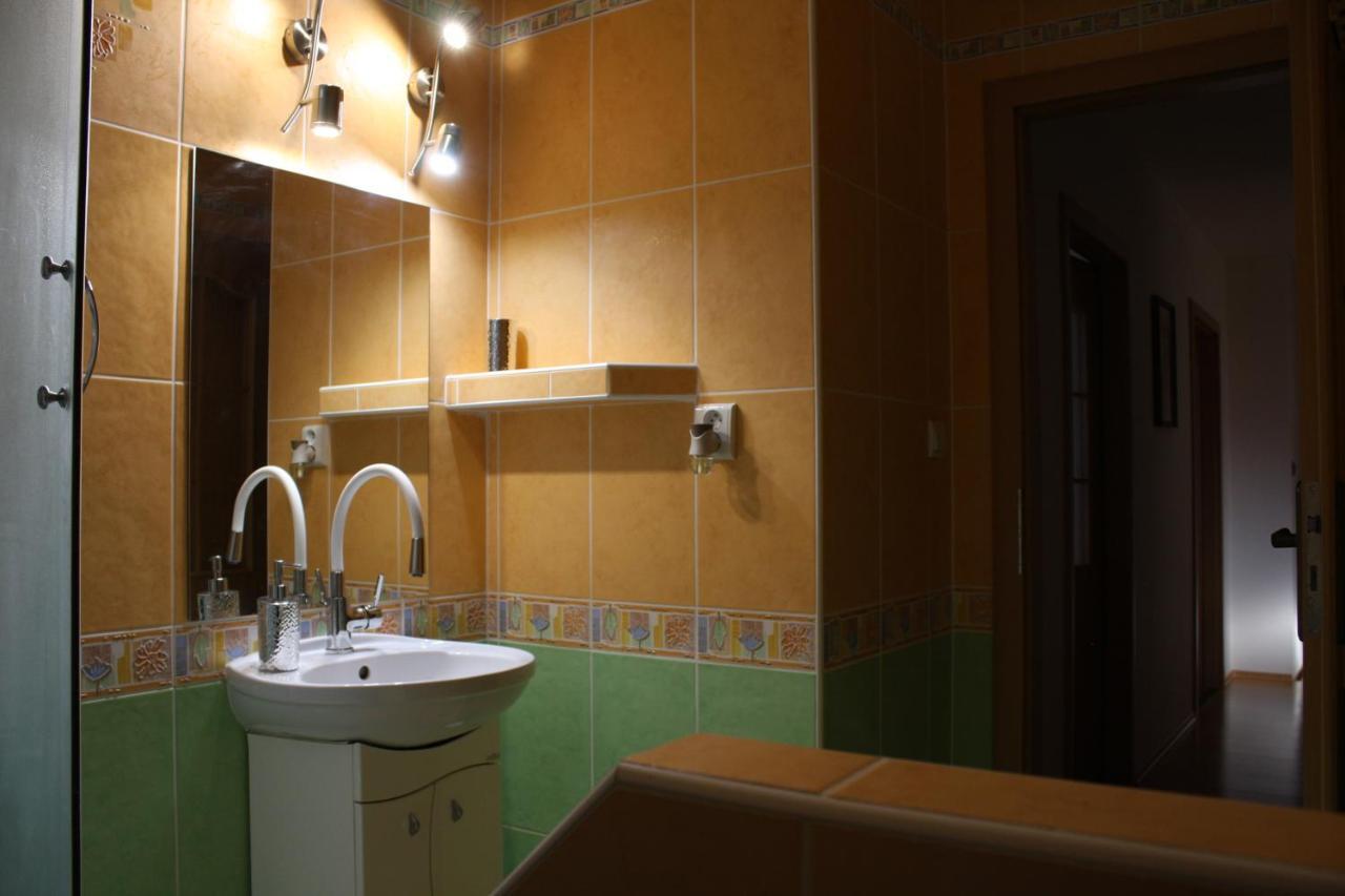 Renmir Apartment โปปรัด ภายนอก รูปภาพ